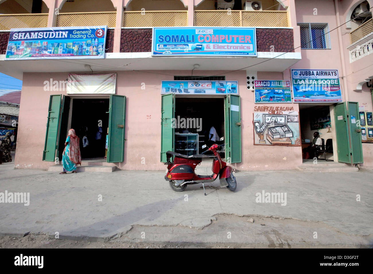 I negozi sono aperti per il business a Mogadiscio. Foto Stock