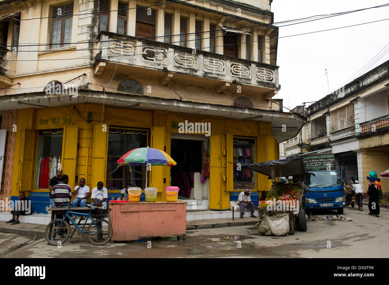 Scena di strada, Città Vecchia, Mombasa, in Kenya Foto Stock