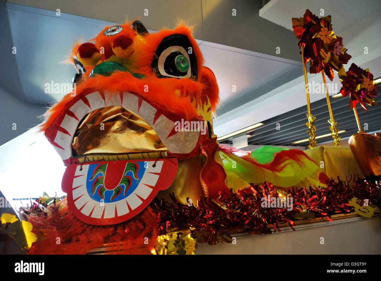 Anno Nuovo cinese dragon decorazione presso il Peak Tram station, il picco, Hong Kong SAR, Cina Foto Stock