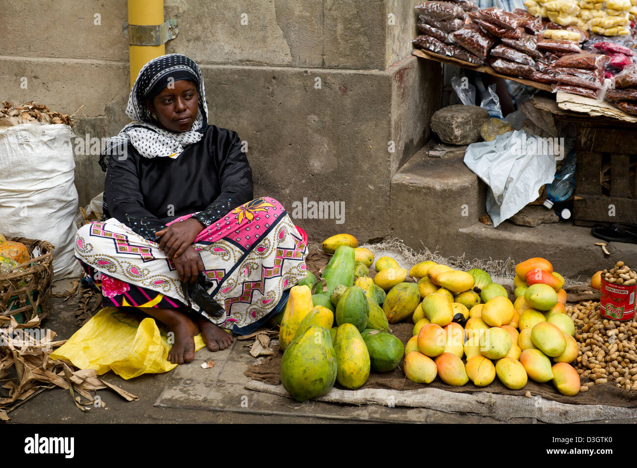 Negozio di frutta, mercato MacKinnon, Città Vecchia, Mombasa, in Kenya Foto Stock