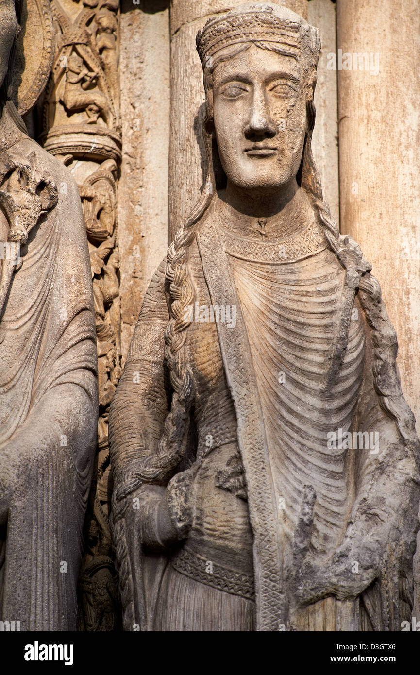 Statue gotiche da sud portico della Cattedrale di Chartres, Francia. . Un sito Patrimonio Mondiale dell'UNESCO. Foto Stock