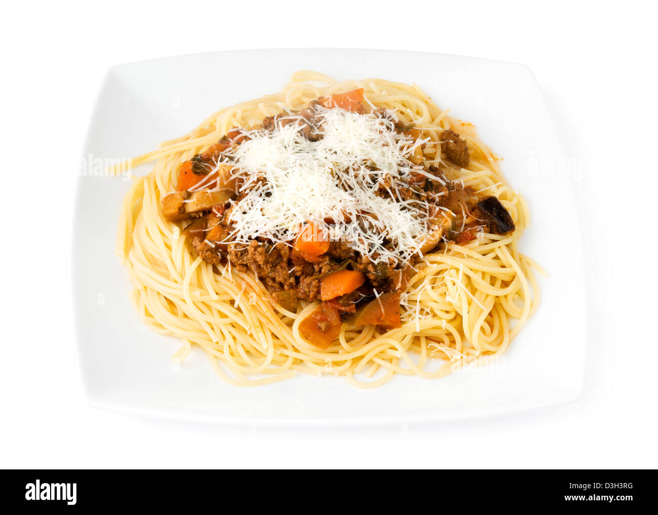 Piastra di Spaghett fatti in casa bolognese con parmigiano grattugiato Foto Stock