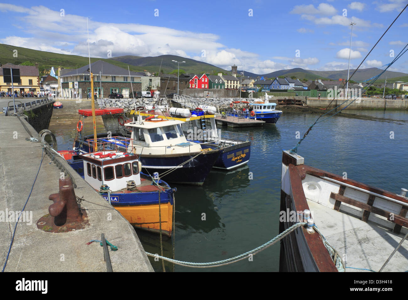 Barche da pesca pescherecci da traino in Dingle Harbour, la penisola di Dingle, nella contea di Kerry, Repubblica di Irlanda Foto Stock