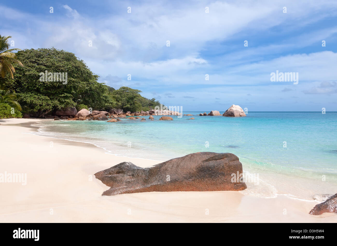 Spiaggia deserta sull'isola di Praslin, Seicelle Foto Stock