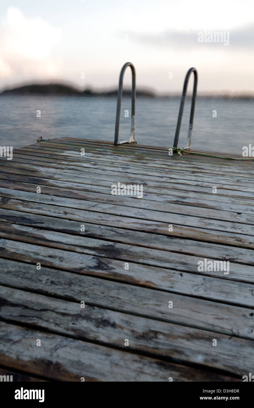 Sotenäs, Svezia, esposizione a lungo termine di un ponte di legno al Schaerenkueste Foto Stock