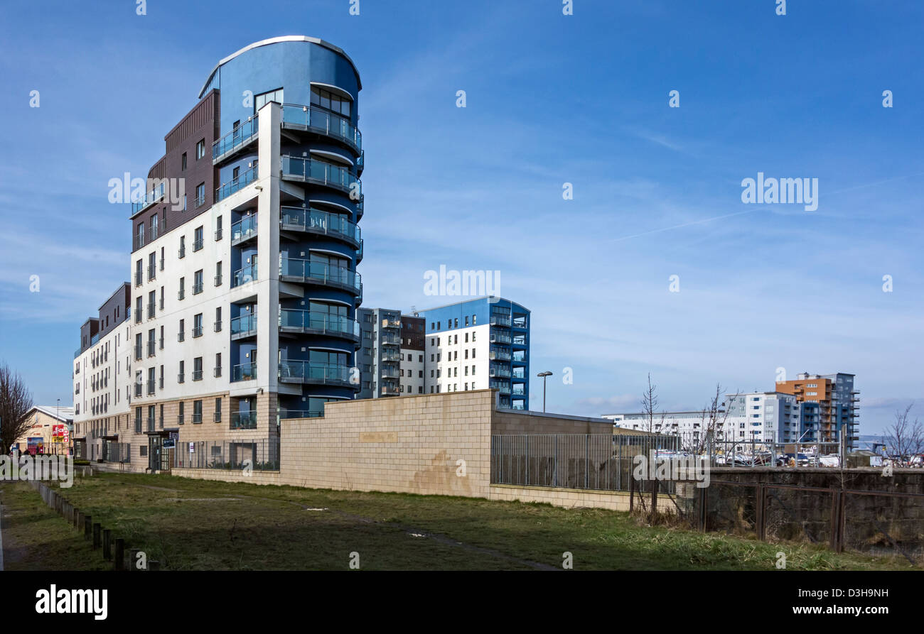 Complesso residenziale con appartamenti su Granton inferiore Road A901 nel porto di Granton Edimburgo in Scozia Foto Stock