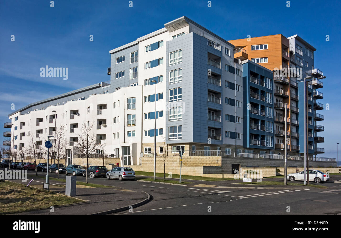 Sviluppo di alloggiamento con appartamenti su un angolo di Lochinvar Drive e Hesperus Crossway in porto Granton Edimburgo in Scozia Foto Stock