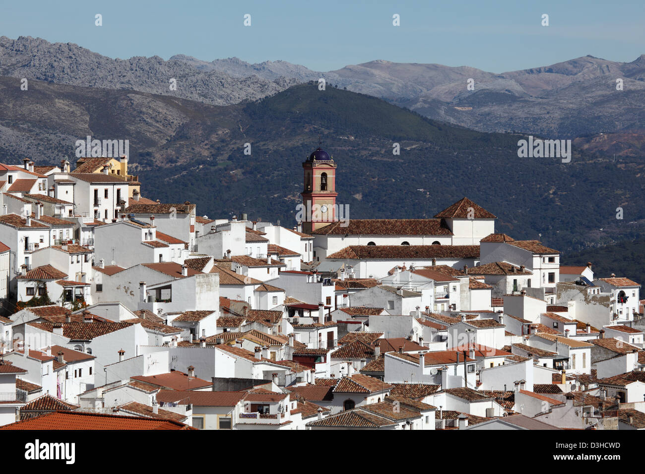 Bianco villaggio andaluso (pueblo blanco) Algatocin. Provincia di Malaga, Spagna Foto Stock