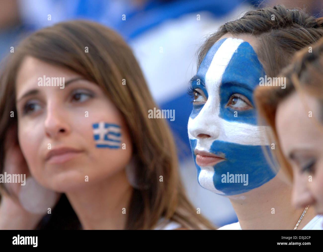 (Dpa) - Greco tifose mostrato durante il gruppo B match di Confederations Cup Grecia vs Giappone a Francoforte, Germania, 19 giugno 2005. Foto Stock