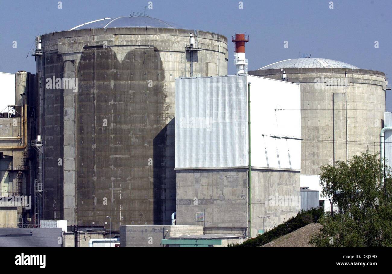 (Dpa file) - Una vista del francese nucleare di Fessenheim, Francia, 4 agosto 2003. Sette dipendenti sono stati leggermente contaminati dopo un guasto dell'impianto di alimentazione dei sistemi dell ultimo fine settimana. La prima sezione di impianto è stato spento e scollegato dal sistema. Foto Stock