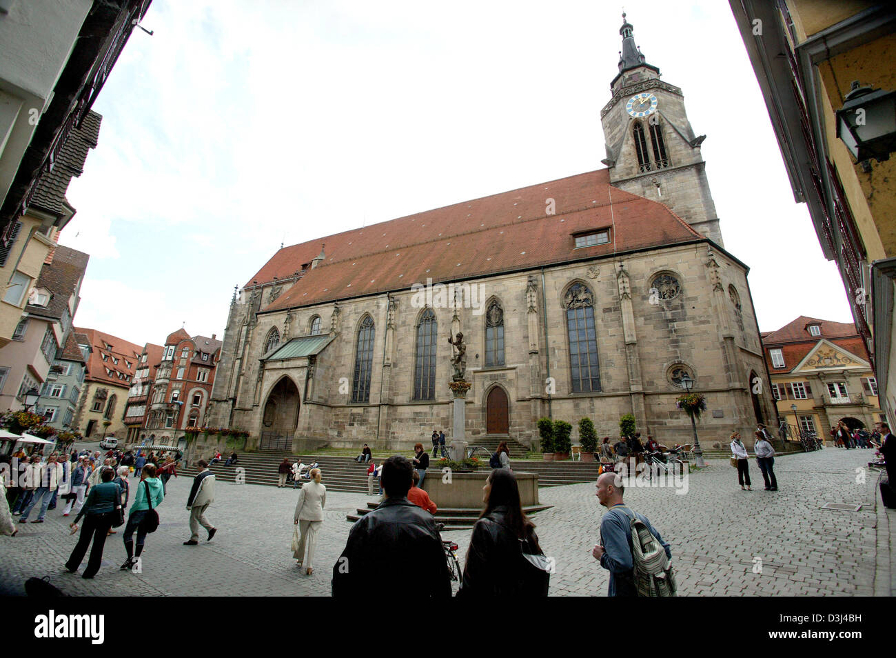 (Dpa) - La chiesa della Collegiata costruita dal 1470 al 1490 nella città universitaria Tuebingen, Germania, il 9 giugno 2005. Foto Stock