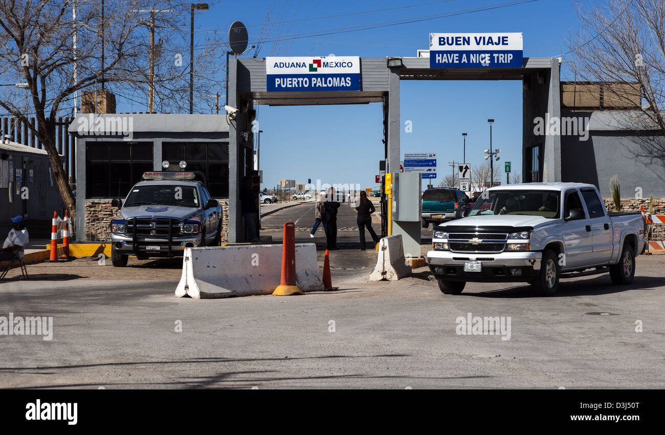 Guardando attraverso il Puerto Palomas per Stati Uniti/Messico frontiera in negli Stati Uniti dal lato messicano Foto Stock