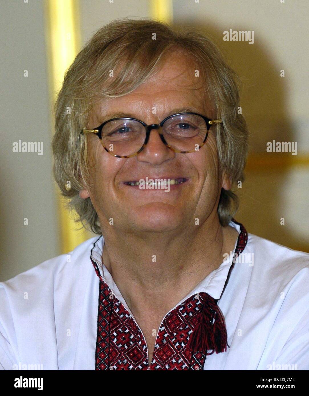 (Dpa) - pianista e direttore Justus Frantz, raffigurato durante un ricevimento in suo onore presso la sala concerti di Berlino, 18 maggio 2004. Frantz celebrava il suo sessantesimo compleanno con un concerto del "Philharmony di nazioni', che ha anche fondato. Foto Stock