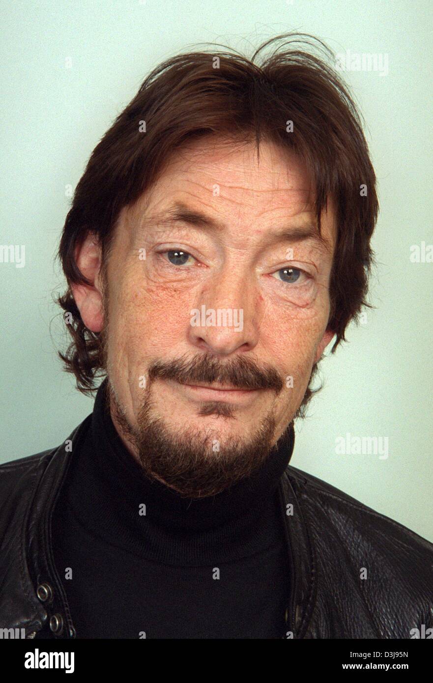 (Dpa) - British rock e pop star Chris Rea in una foto scattata a Colonia, Germania, il 2 aprile 2004. Il figlio di un immigrato italiano che era nato a Middlesbrough, Inghilterra, rilasciato il suo primo singolo in 1978 ed ha venduto oltre 22 milioni di dischi in tutto il mondo. Foto Stock