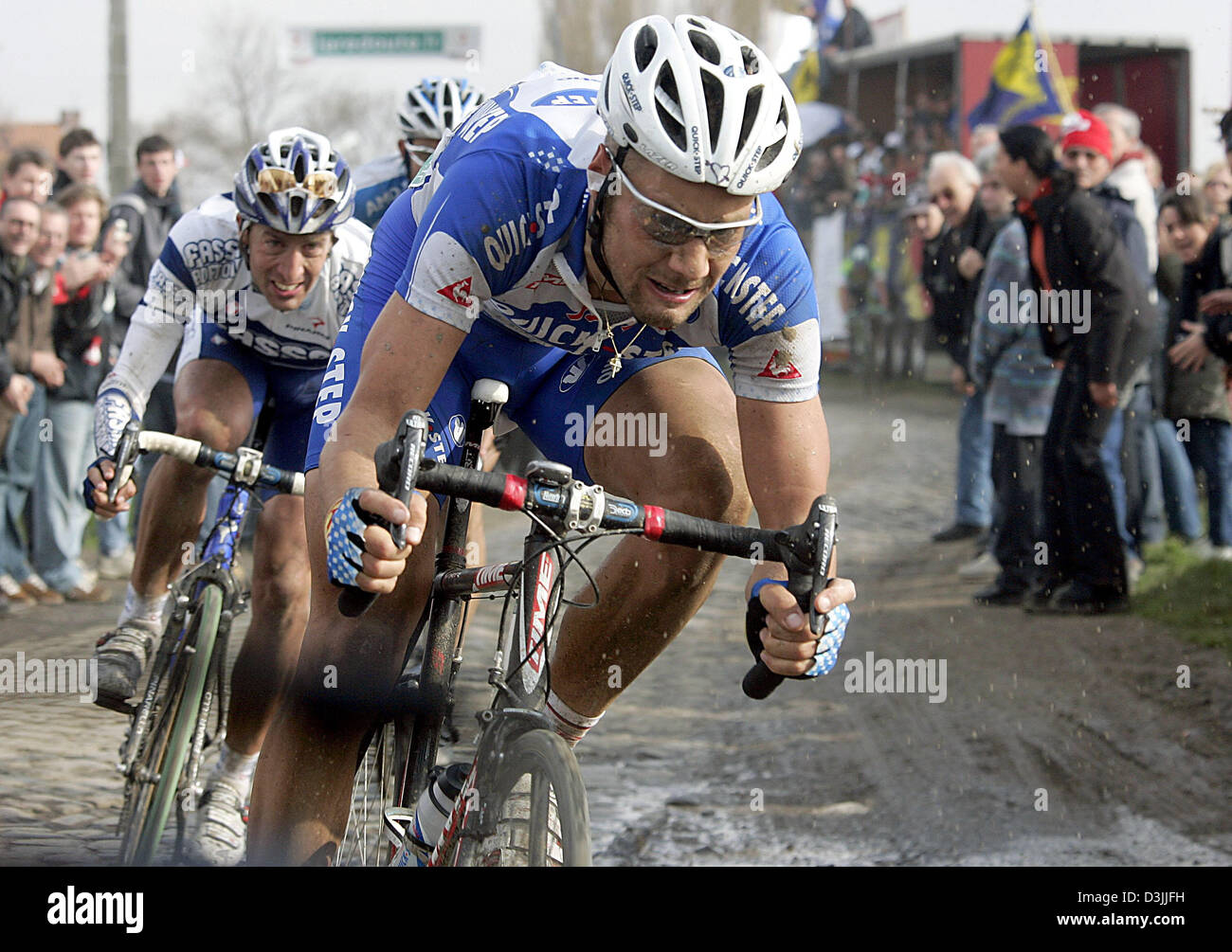 Sport spo ciclismo duello maschio acciottolato francia immagini e  fotografie stock ad alta risoluzione - Alamy