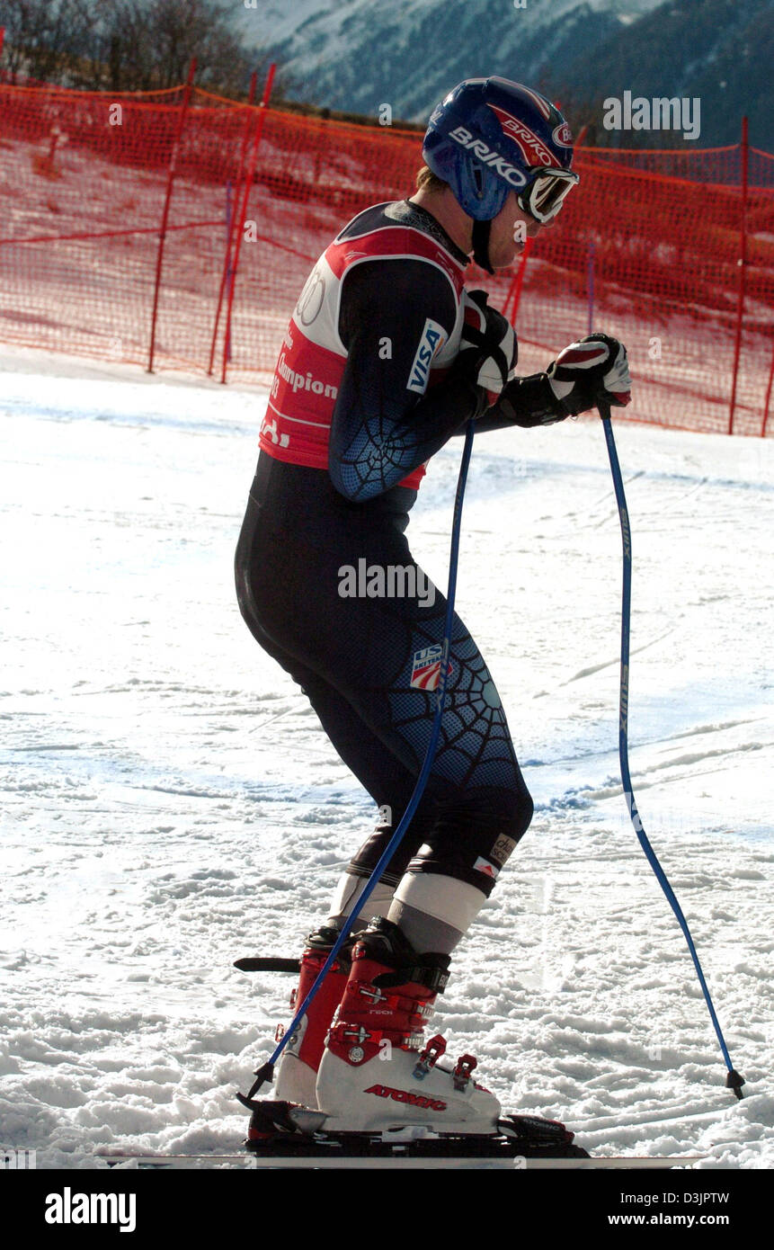 Dpa) - Noi sciatore Bode Miller gli sci in discesa su uno sci dopo aver  perso l'altro durante la sua esecuzione in corrispondenza degli uomini in  discesa combinata all'Alpine Campionati Mondiali di