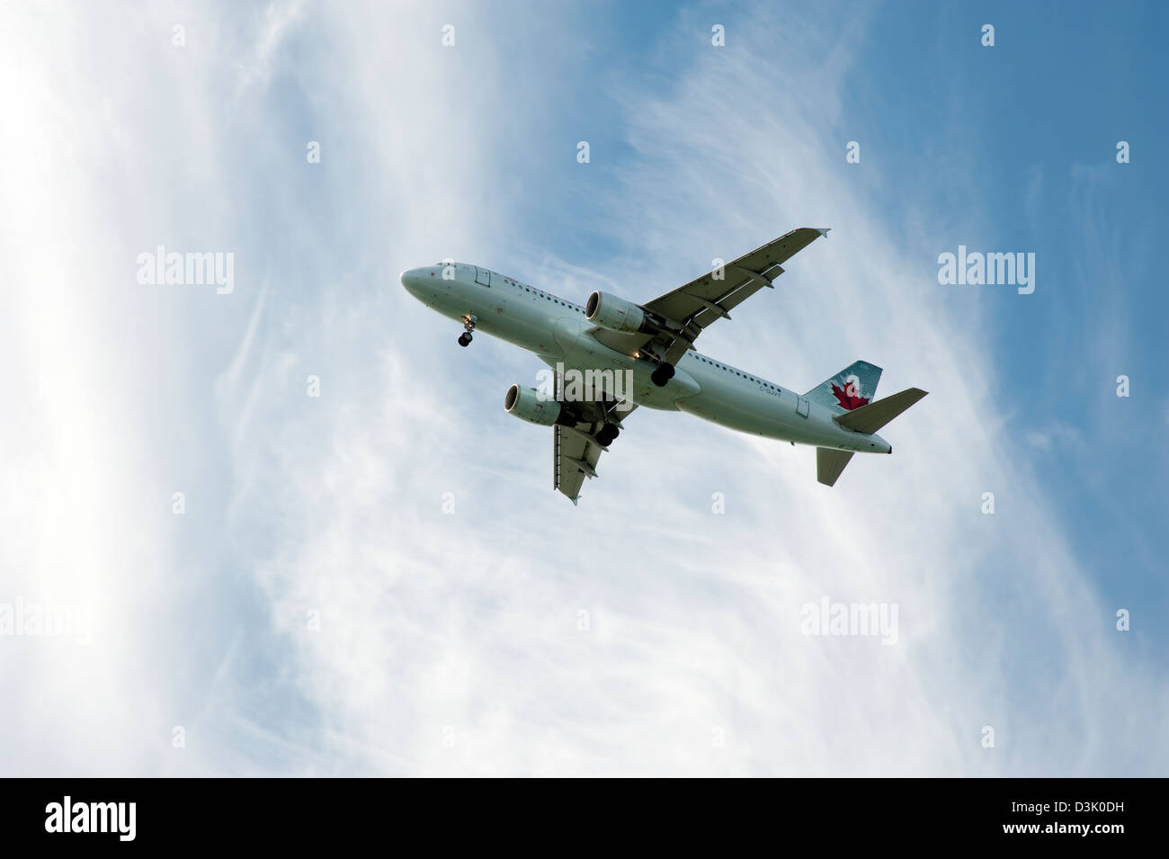 Un Air Canada aereo con landing gear down pronti a sbarcare a Vancouver in Canada Foto Stock