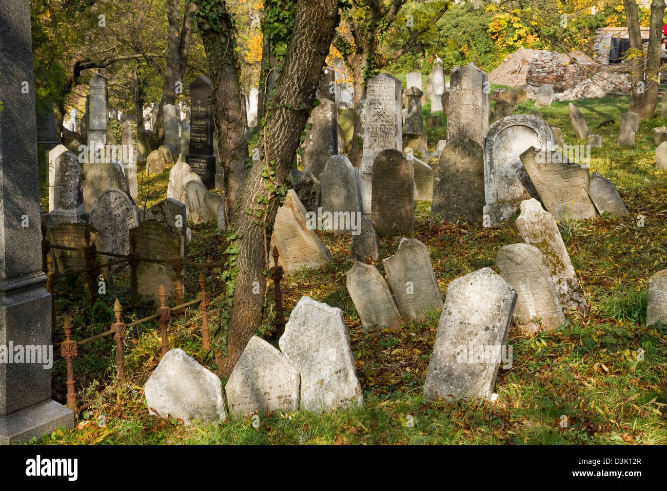 Vecchio Cimitero Ebraico nella città di Mikulov Moravia Repubblica Ceca Foto Stock