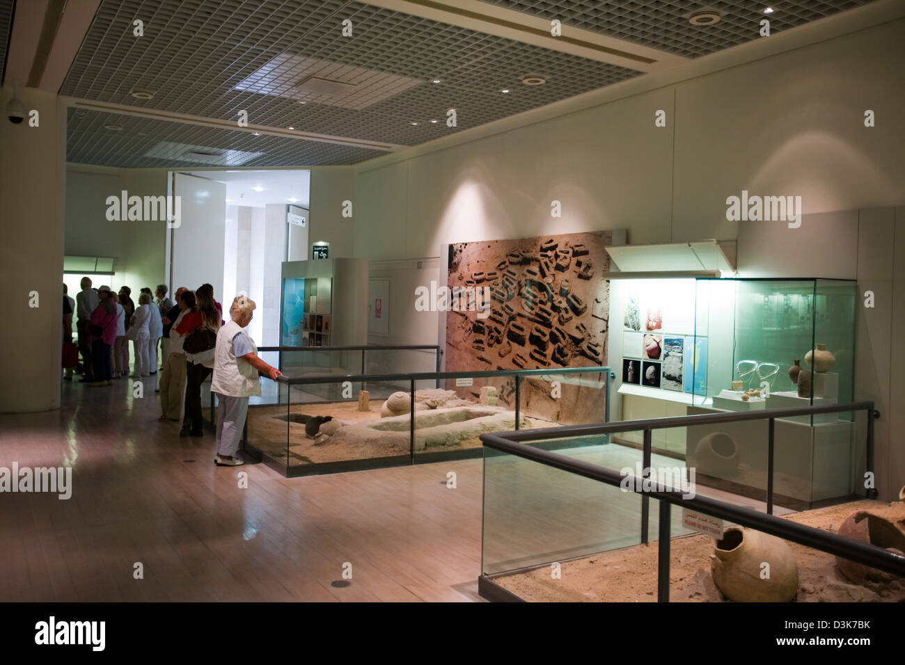 Oggetti in esposizione presso il Museo Nazionale del Bahrain, Manama, Bahrain Foto Stock