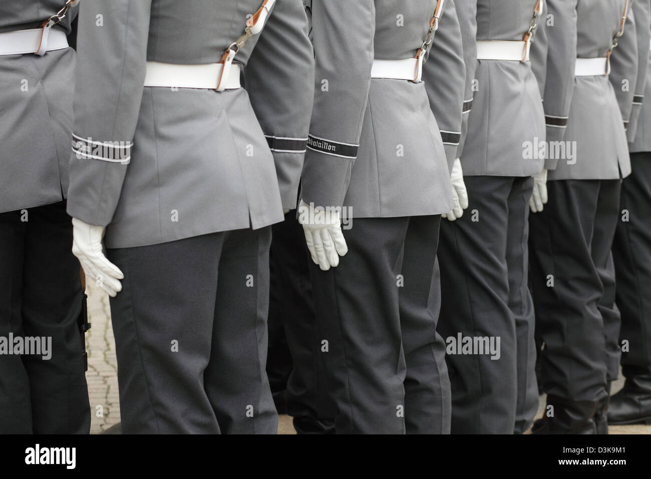 Berlino, Germania, i soldati del battaglione di guardia della seminatrice nel cortile della Cancelleria federale Foto Stock