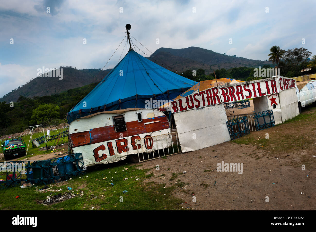 Il Circo Brasilia tenda piantato su un sito di circo in un villaggio vicino a Apopa, El Salvador. Foto Stock