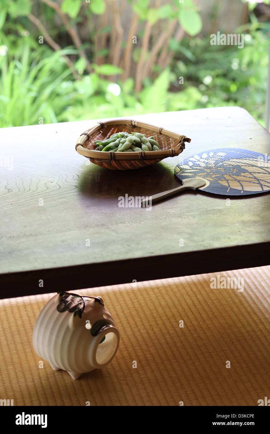 La soia e il ventilatore della carta su un tavolo di legno Foto Stock