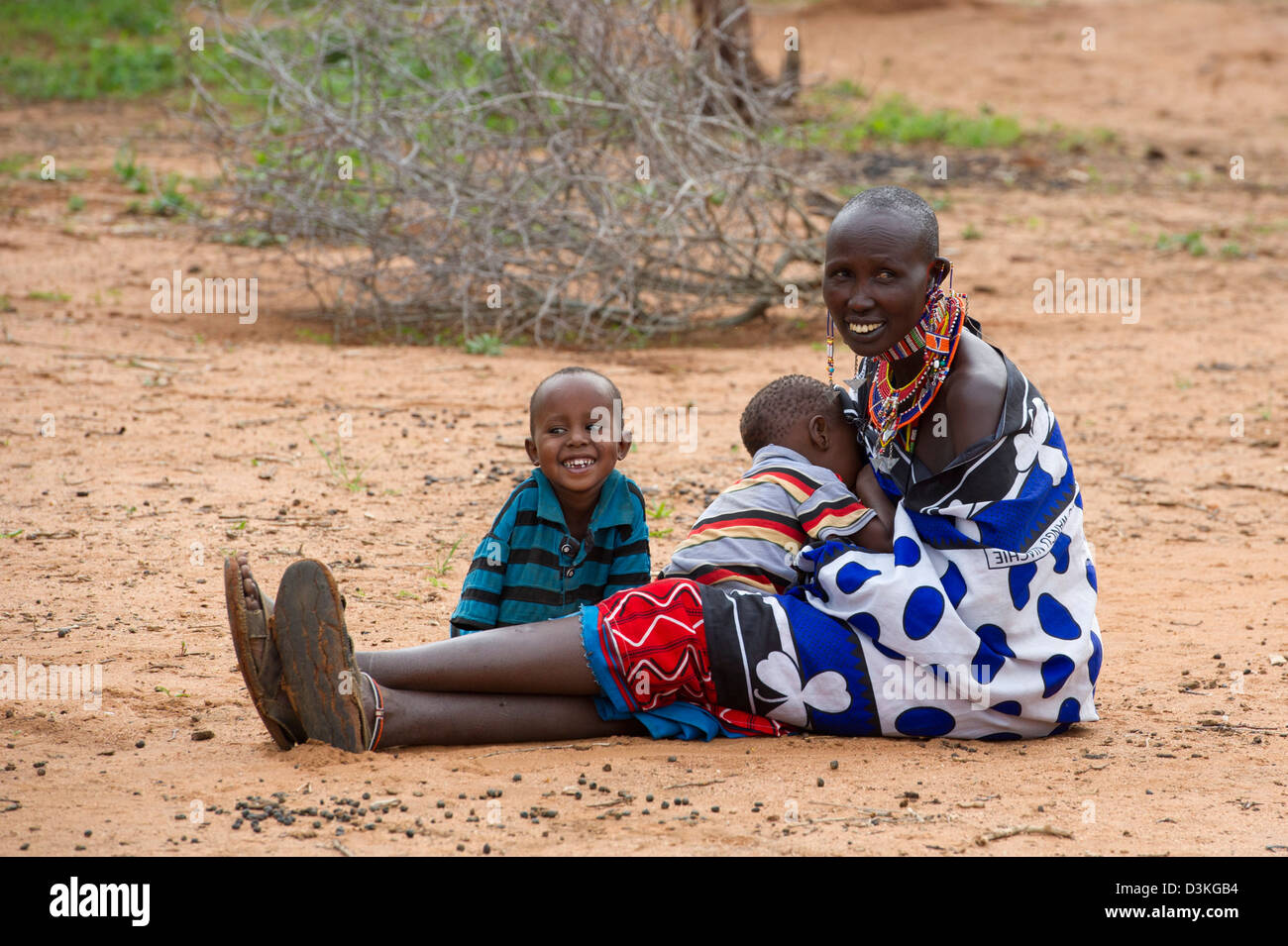 Maasai donna con bambini, tutela di Selenkay, Kenya Foto Stock