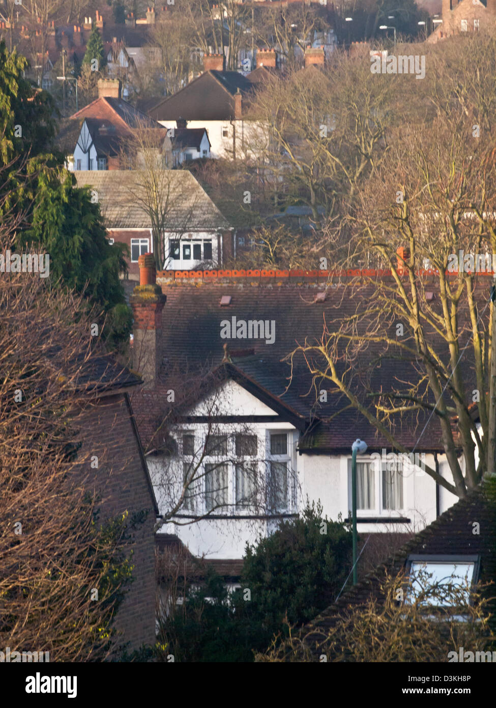 Elevata dal punto di vista dei case ed abitazioni nel verde del sud di Londra nei sobborghi di Wallington. Foto Stock