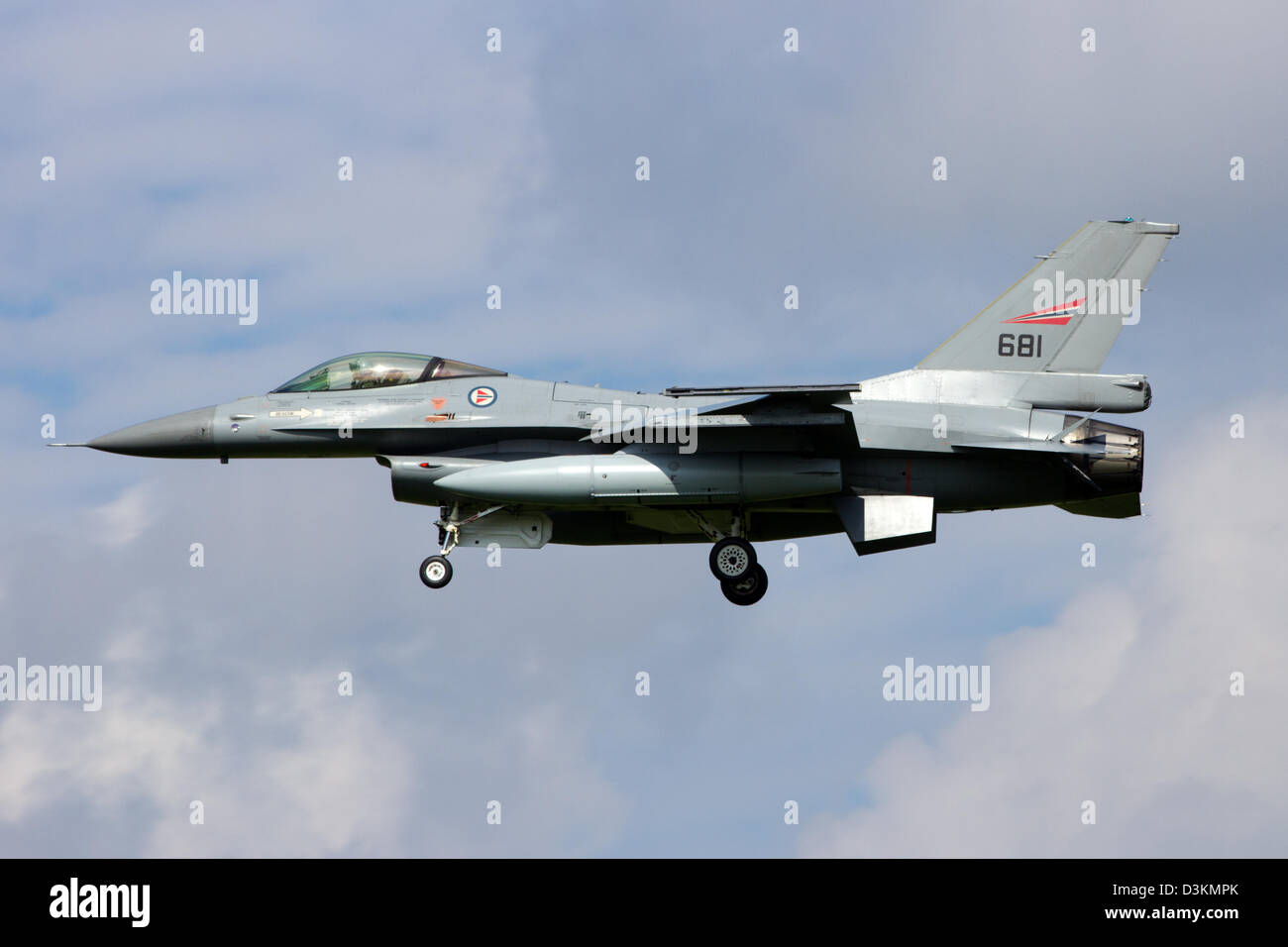 Norwegian Air Force F-16 di atterraggio a getto Foto Stock