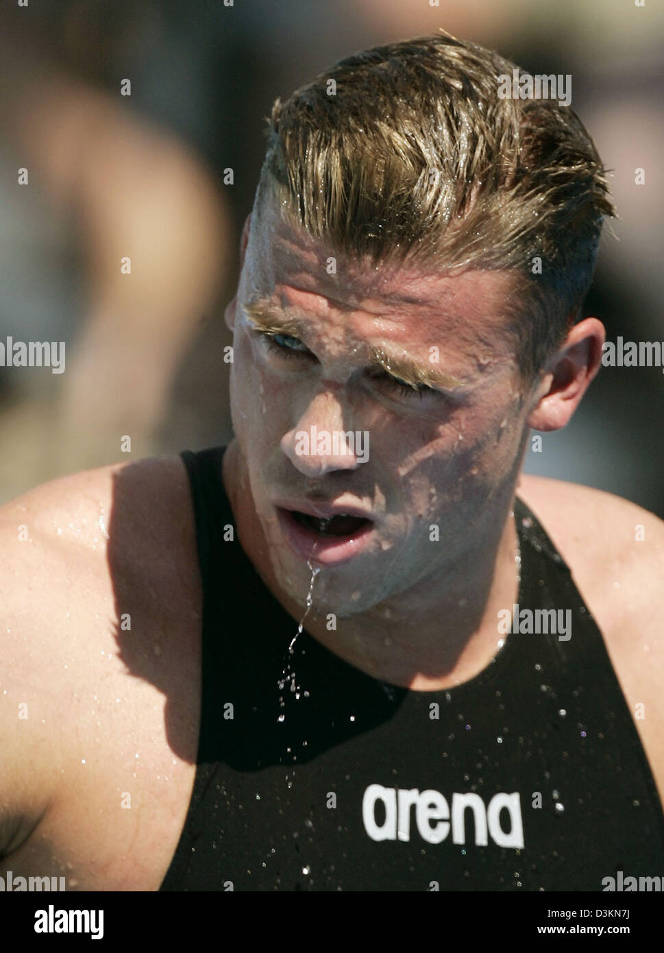 (Dpa) - l'immagine mostra nuotatore tedesco Thomas Rupprath dopo la gara preliminare degli uomini 100 metro butterly concorrenza a dei Campionati del Mondo di nuoto a Montreal, Canada, Venerdì, 29 luglio 2005. Con 53,03 secondi, Rupprath qualificato per le semifinali tra i 16 migliori atleti. Foto: Bernd Thissen Foto Stock