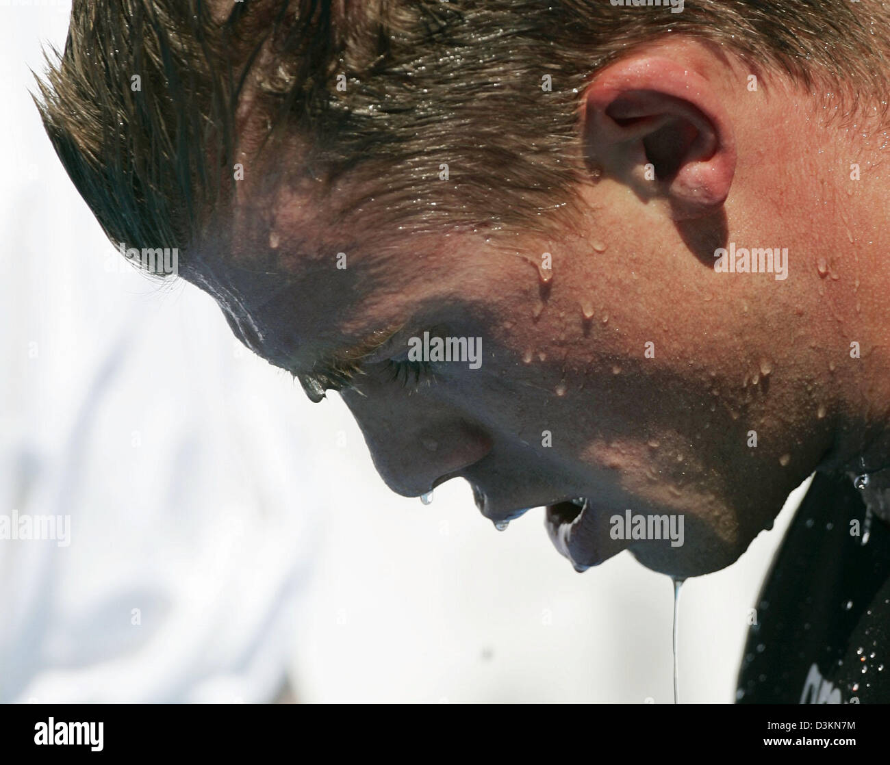 (Dpa) - l'immagine mostra nuotatore tedesco Thomas Rupprath dopo la gara preliminare degli uomini 100 metro butterly concorrenza a dei Campionati del Mondo di nuoto a Montreal, Canada, Venerdì, 29 luglio 2005. Rupprath è venuto al quinto posto con 53,03 secondi e facilmente qualificati per le semifinali tra i 16 migliori atleti. Foto: Bernd Thissen Foto Stock