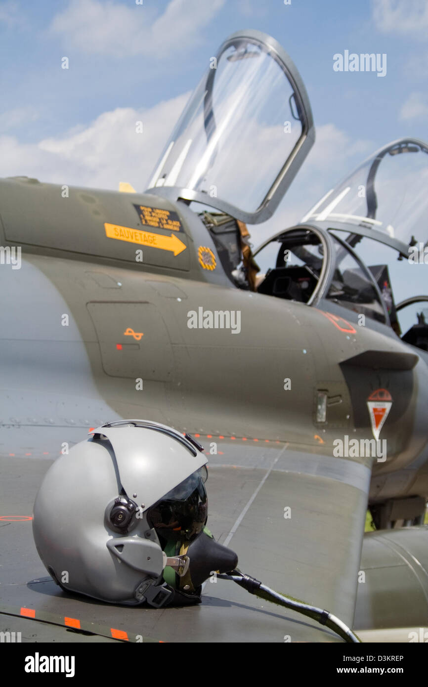 Casco pilota su di un francese Air Force Mirage 2000 jet da combattimento Foto Stock