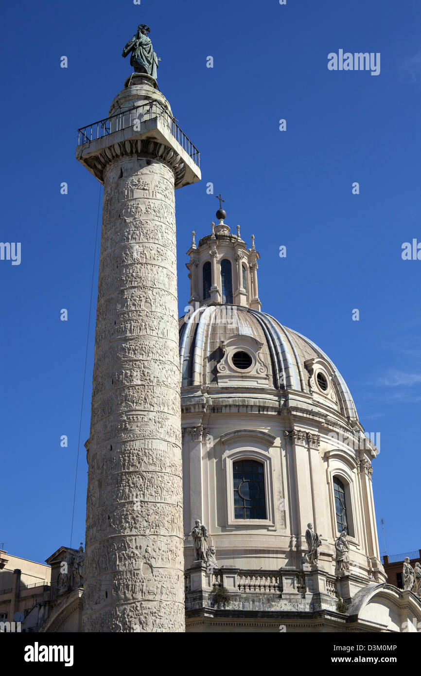 Il Foro di Traiano e la colonna in Fori Imperiali di Roma Foto Stock