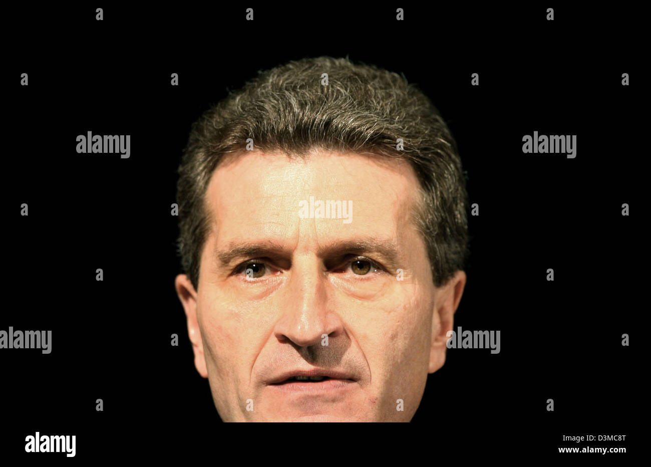 La CDU Primo Ministro del Baden-Wuerttemberg Guenther Oettinger parla a livello regionale congresso di partito in Offenburg, in Germania, sabato 28 gennaio 2006. Il rinforzo di medie dimensioni settore commerciale è l'obiettivo centrale, poiché solo in questo settore è in grado di generare posti di lavoro Oettinger ha detto nel suo discorso. Due mesi prima delle elezioni per il Parlamento europeo del Baden-Wuerttemberg Oettinger chiamato Foto Stock