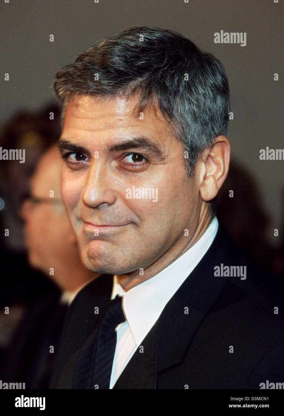 Noi attore americano e direttore George Clooney sorrisi durante la 58th direttore's Guild of America Award show di Los Angeles, Stati Uniti d'America, sabato 28 gennaio 2006. Foto: Hubert Boesl Foto Stock