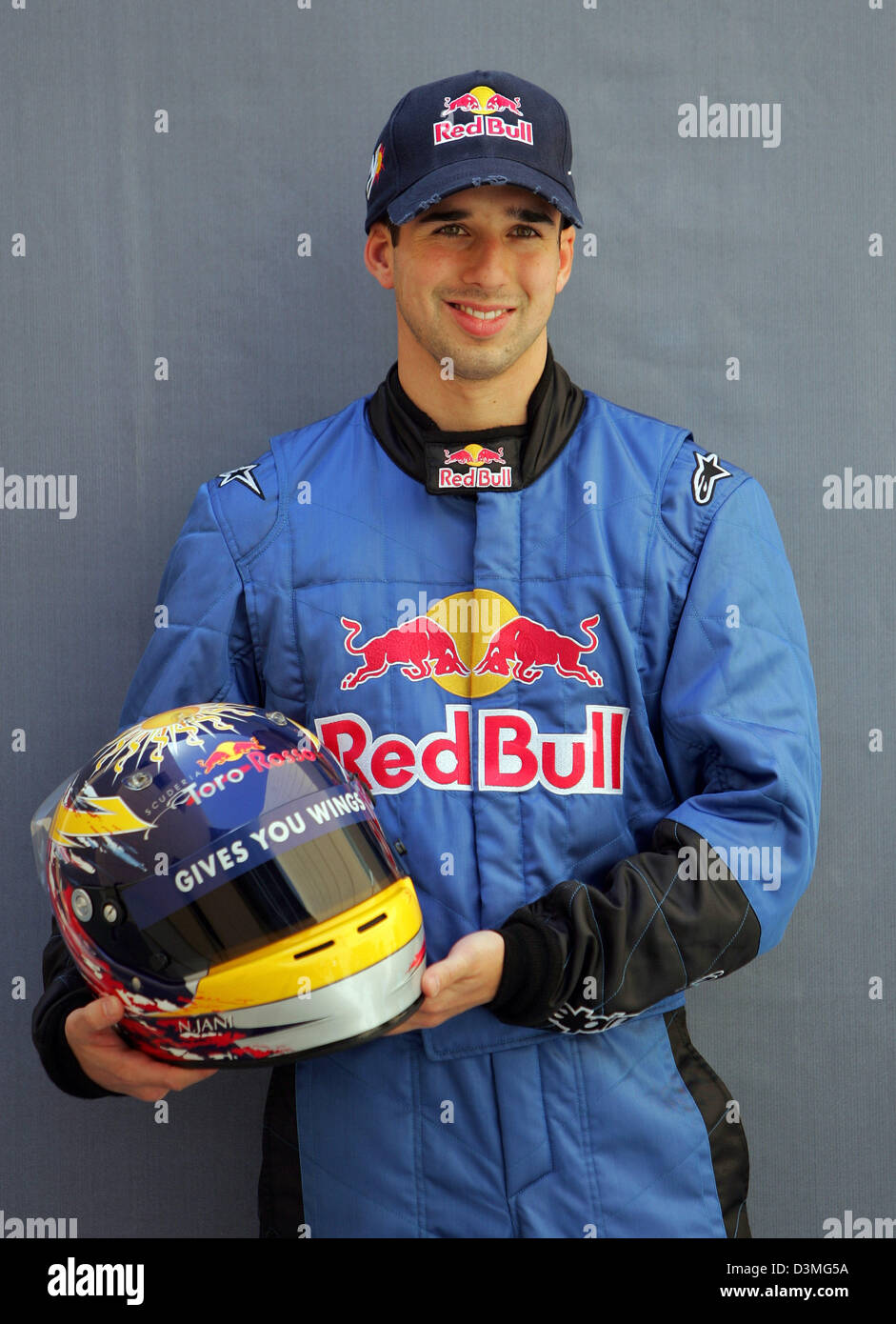 Svizzero di Formula Uno test driver Neel Jani Toro Rosso in posa per i fotografi al Bahrain gara di Formula Uno via vicino a Manama, Bahrein, giovedì 09 marzo 2006. La prima gara del campionato del mondo di F1 2006, il Gran Premio del Bahrein, avrà luogo qui domenica 12 marzo 2006. Foto: Carmen Jaspersen Foto Stock