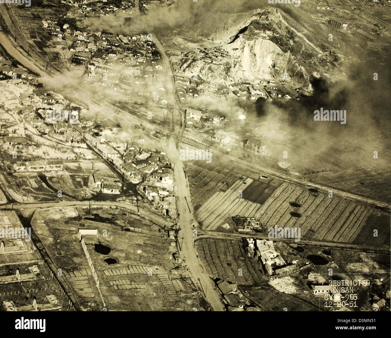 Una fotografia della guerra di Corea (1950-1954), che mostra un momento cruciale nella storia militare e l'impatto del conflitto sulla regione. Foto Stock