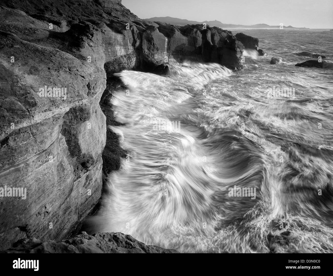 Onde costiera vicino a Devil's conca, Oregon Foto Stock