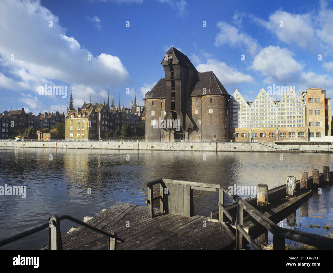 La Polonia, Danzica Danzica, vista di Motlava waterfront con gate di gru Foto Stock