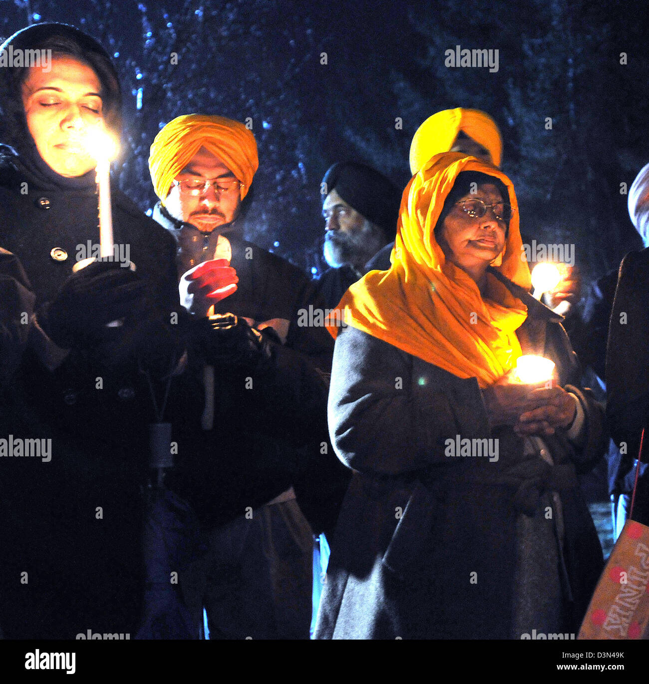 I sikh partecipare in una veglia per le vittime del Sandy Hook, Newtown massacro Foto Stock