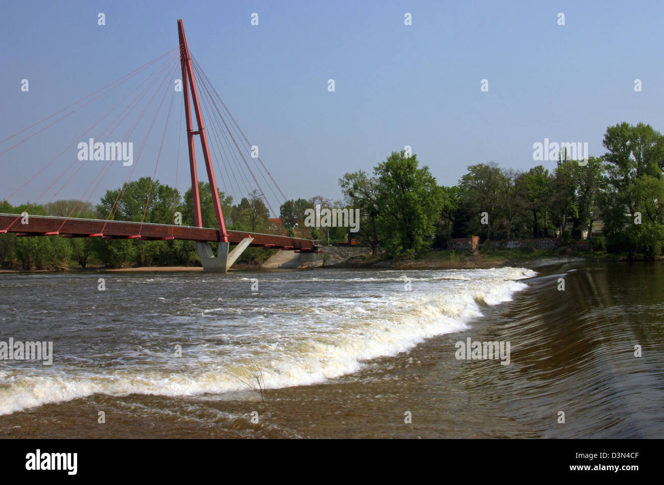 Magdeburg, Germania, Ponte sul Cracauer weir al vecchio Elba Foto Stock