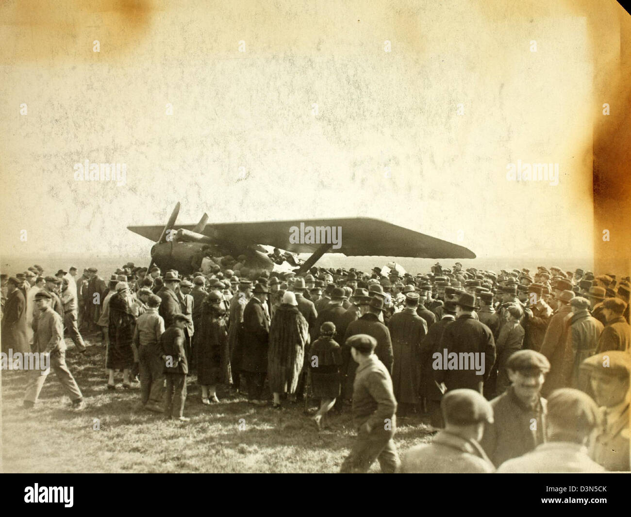 Il volo sul lago Chad di Lemaitre e Arrachard Berguet XIX fu una pietra miliare storica dell'aviazione. Questo volo sul lago Ciad ha mostrato il potenziale per l'esplorazione a lungo raggio e l'aviazione nelle regioni remote dell'Africa. Foto Stock