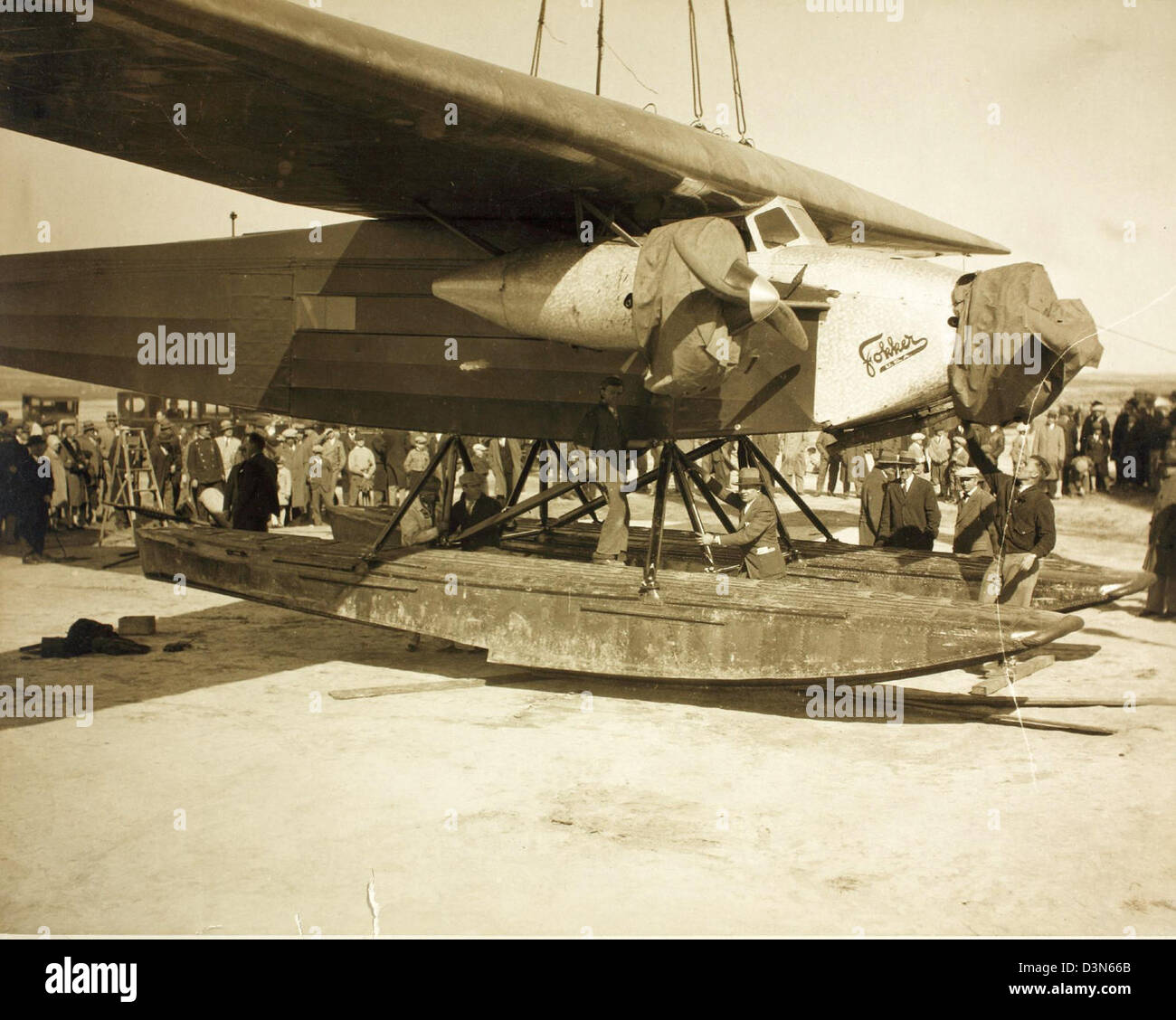 La Fokker Friendship ha completato uno storico volo transatlantico nel 1928, mostrando progressi nella tecnologia aeronautica e capacità di aviazione a lunga distanza durante l'inizio del XX secolo. Foto Stock