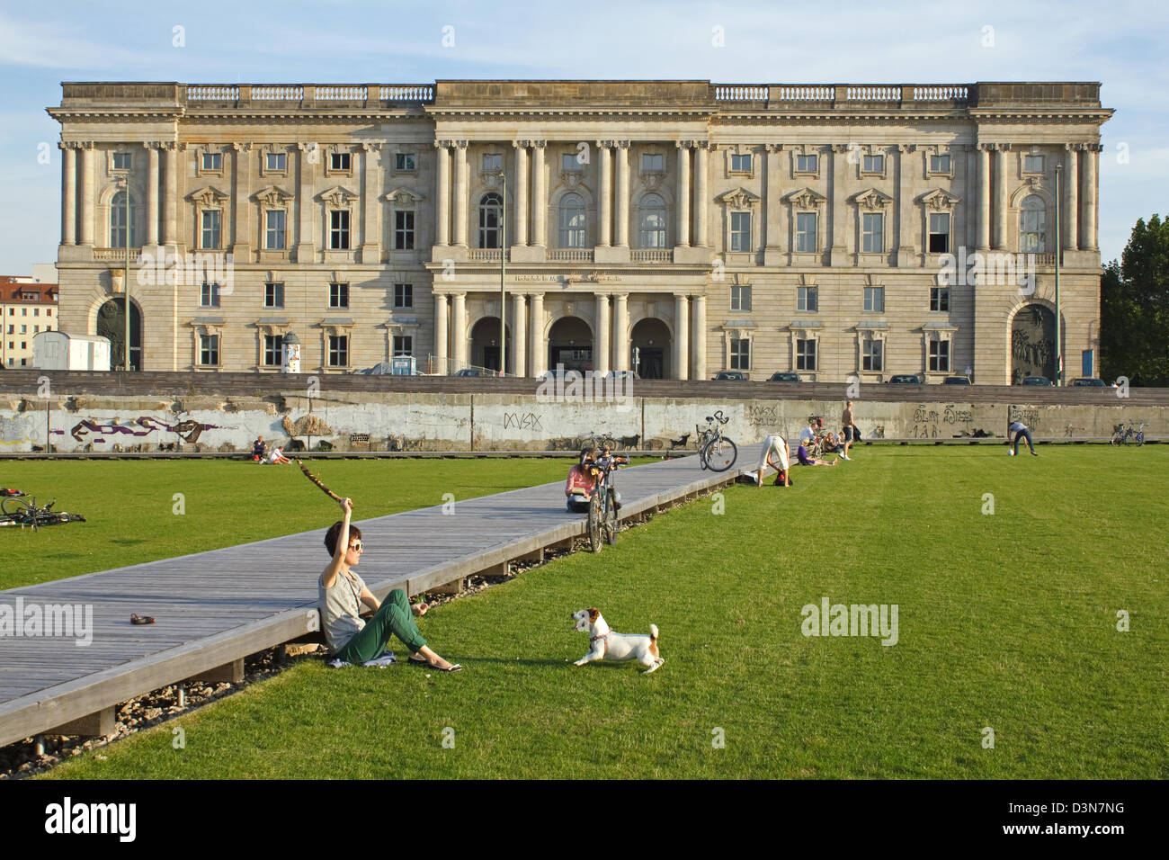 Berlino, Germania, vista dalla Piazza del Palazzo dell'Università di musica Foto Stock