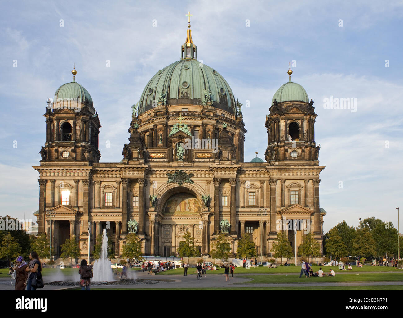 Berlino, Germania, la cattedrale Berliner Dom in serata sun Foto Stock
