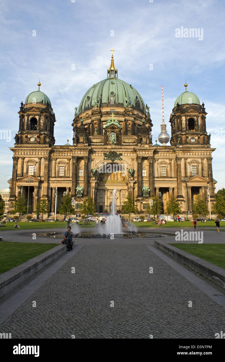 Berlino, Germania, la cattedrale Berliner Dom in serata sun Foto Stock