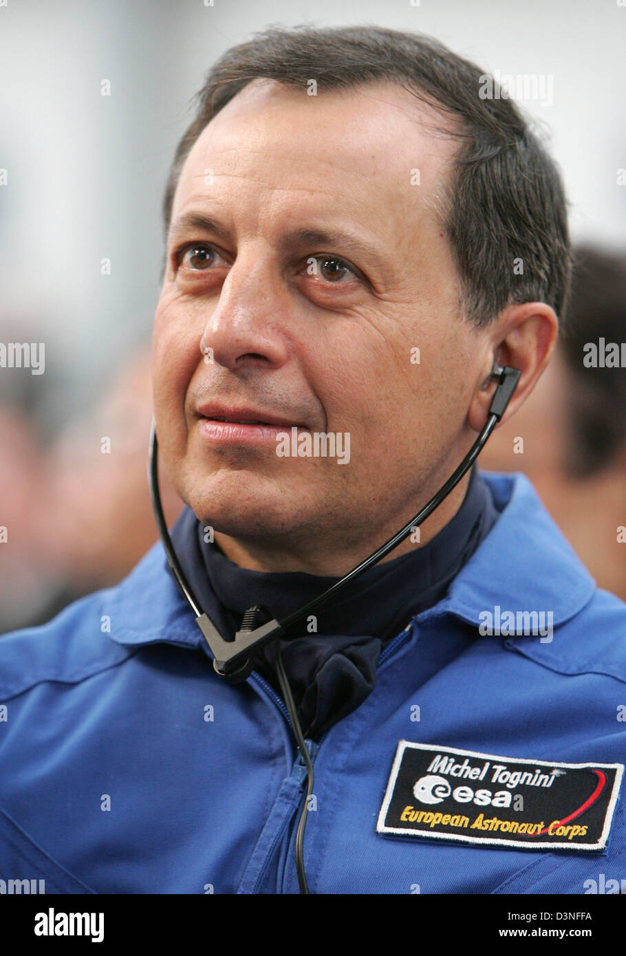 La foto mostra astronauta francese Michel Tognini dall'Agenzia spaziale europea (ESA) durante le cerimonie di consegna dello spazio laboratorio "Columbus' all'ESA presso l'European Aeronautic Defence e la società spaziale (EADS) centro di Brema, Germania, martedì 02 maggio 2006. Foto: Ingo Wagner Foto Stock