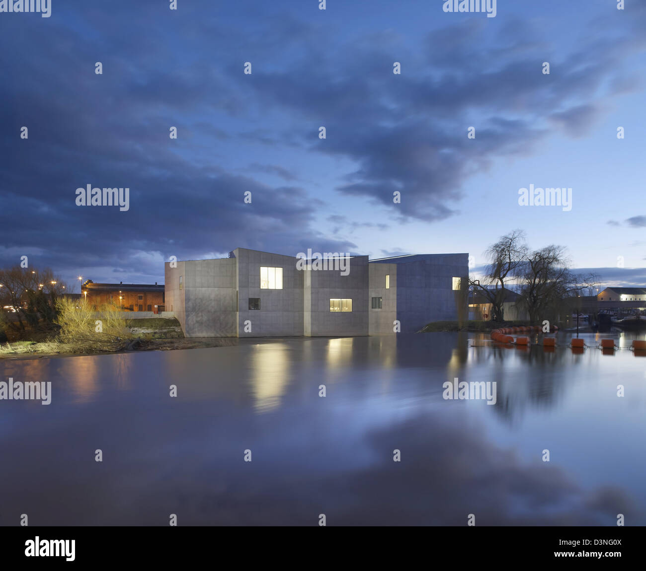 La Hepworth Wakefield, Margate, Regno Unito. Architetto: David Chipperfield Architects Ltd, 2011. Hepworth Gallery e il fiume Foto Stock