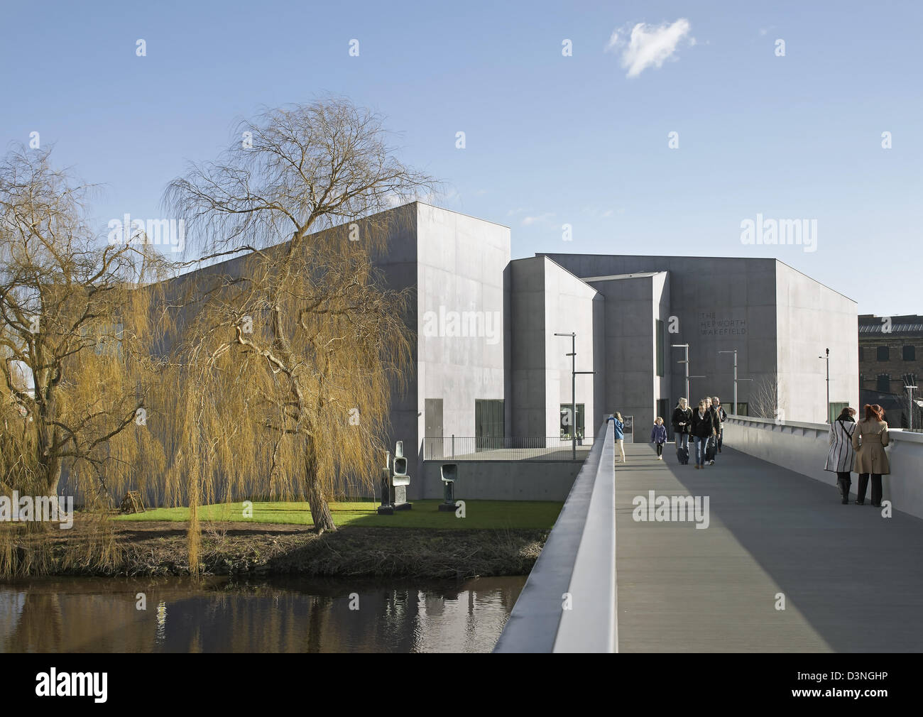 La Hepworth Wakefield, Margate, Regno Unito. Architetto: David Chipperfield Architects Ltd, 2011. Ponte pedonale con rive Foto Stock