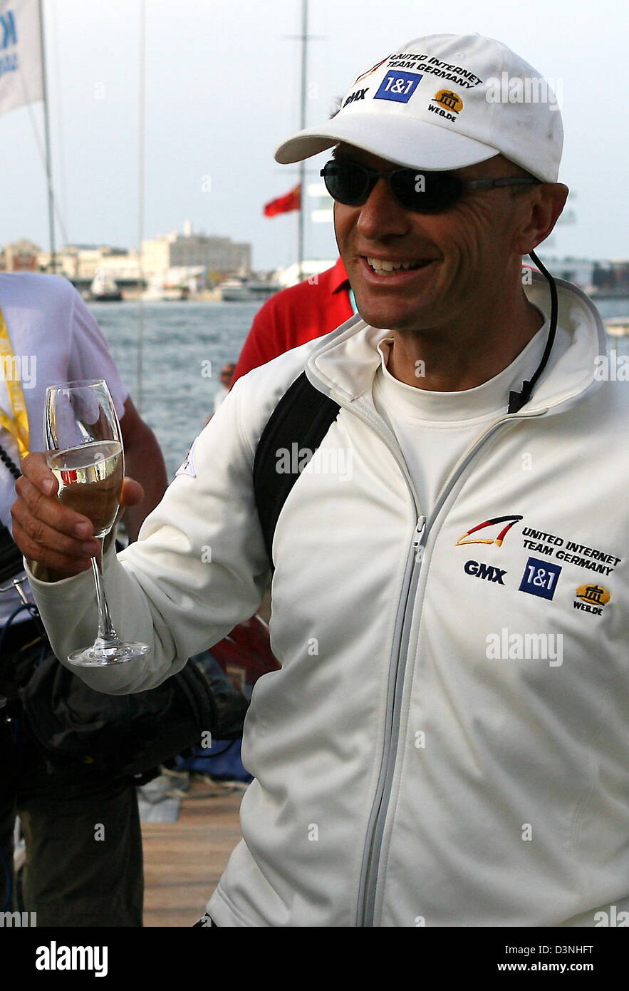 Skipper Jesper Bank di barchetta tedesca GER 72 allieta la sua vittoria sulla Cina del Team a Valencia in Spagna, lunedì 15 maggio 2006. Il Team Germany ha rivendicato la seconda vittoria al suo decimo preregatta per la classica coppa America. Dopo il previsto subito sconfitta in spagnolo tedesco ospitante skipper Jesper Bank e il suo equipaggio finito di 1:50 minuti in anticipo di outsider di Cina e posizionato sul nono. Foto: Foto Stock